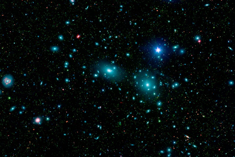 articles/2014/05/25/the-care-and-feeding-of-baby-giant-galaxies/140723-francis-galaxy-cluster-embed_ihfkzy