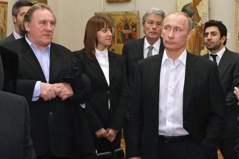 articles/2013/01/04/gerard-depardieu-after-receiving-russian-citizenship-i-love-putin/Depardieu-Russia_yypfla