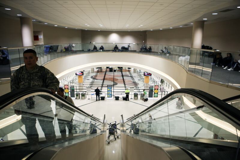 galleries/2012/11/19/the-25-worst-airports-in-america-from-newark-to-dallas-photos/worst-airports-24-atlanta_dbikx4