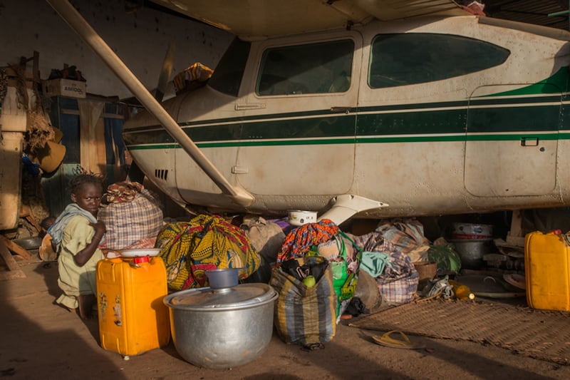 galleries/2014/05/25/stranded-at-bangui-airport-the-refugee-crisis-in-central-african-republic-photos/bangui-airport-dwellers-12_lan20c