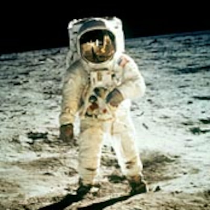 articles/2009/07/19/man-on-the-moon/wrap-space-man-on-the-moon_38685_x45yku