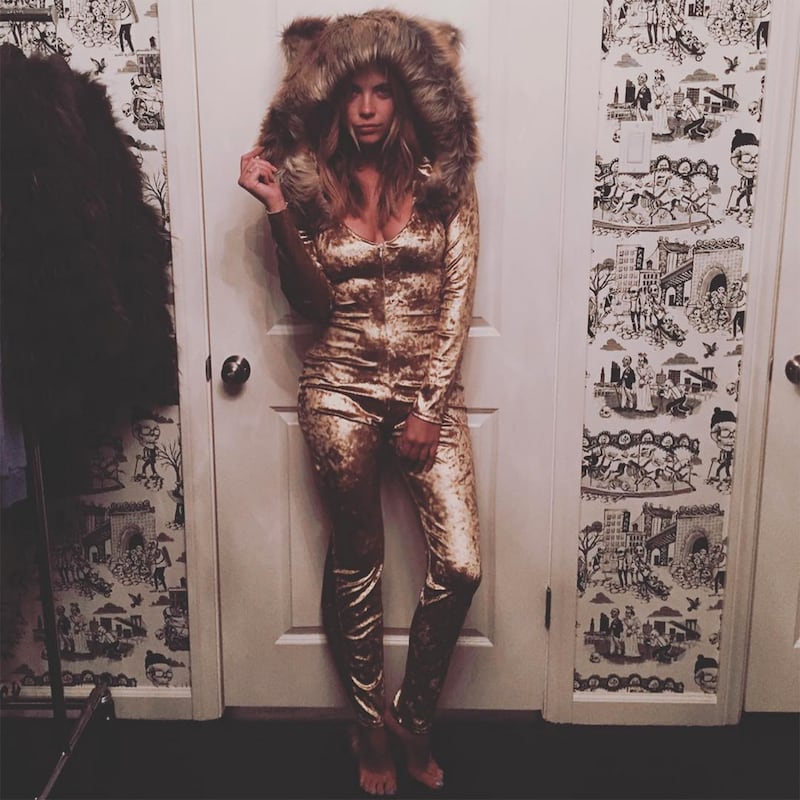 galleries/2013/10/31/most-controversial-celebrity-costumes-photos/151007-ashley-benson-tiger-costume_lgnybd