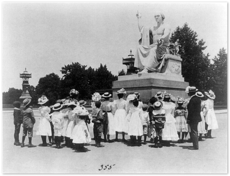 201002-oconnor-washington-statue-embed-5_twbk06