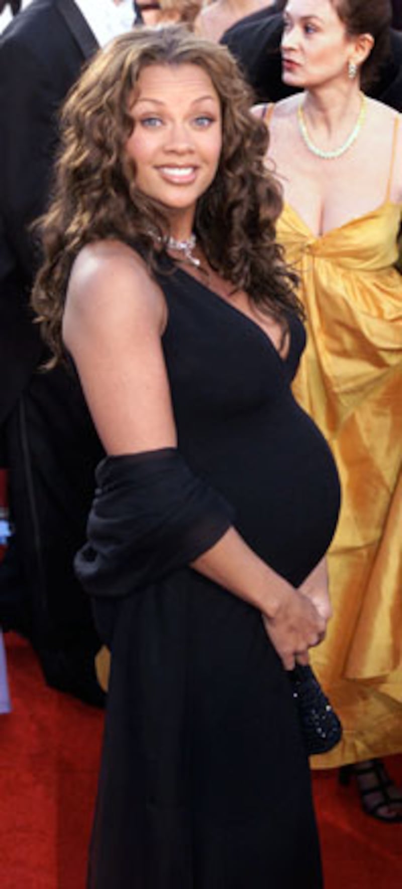 galleries/2009/09/21/red-carpet-baby-bumps/red-carpet-bump---vanessa-williams_cyh6ek