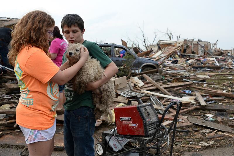 galleries/2013/05/20/photos-of-moore-oklahoma-after-the-tornadoes/130521-oklahoma-tornado-update2_il8uel