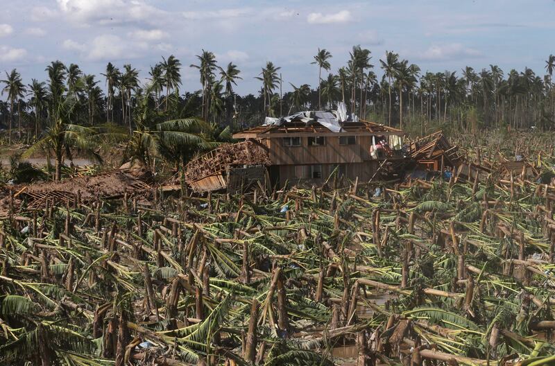 galleries/2012/12/05/typhoon-bopha-slams-philippines-photos/05typhoon5-2560_embopl