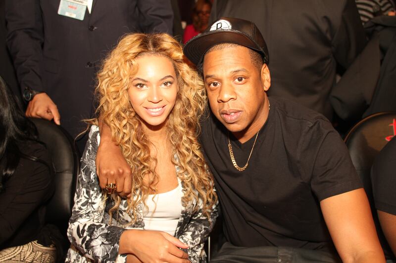 galleries/2013/12/06/from-jay-z-and-al-gore-to-mike-tyson-seven-celebrity-vegans-photos/131205-jay-bey-vegan_qjhy2f