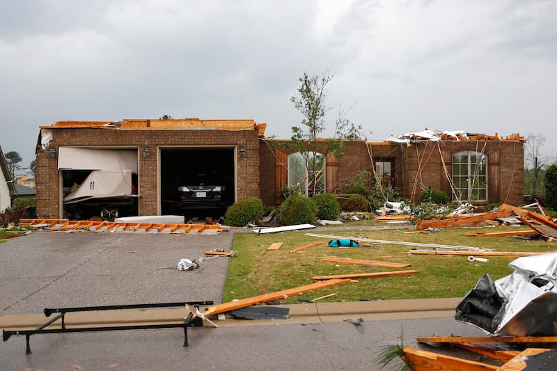 galleries/2014/04/29/the-path-of-destruction-tornadoes-left-in-the-south-photos/140429-tornado-1_igfhlq