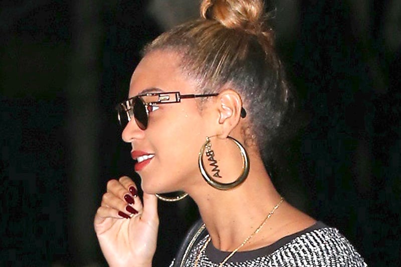 galleries/2011/12/23/the-year-in-pregnant-beyonce-photos/beyonce-obama-earrings-fashion-beast_e0r7wz