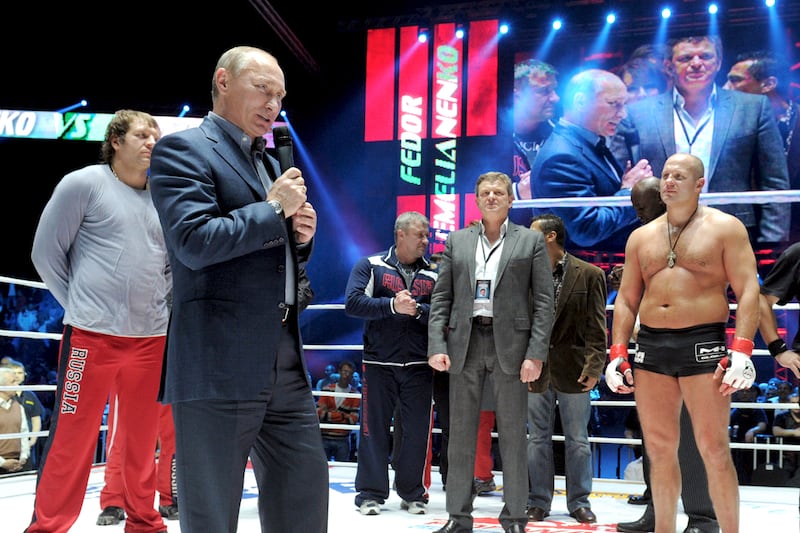 articles/2011/11/22/vladimir-putin-surprised-by-boos-at-martial-arts-fight/putin-russia-booed-matthews_pdxiyi