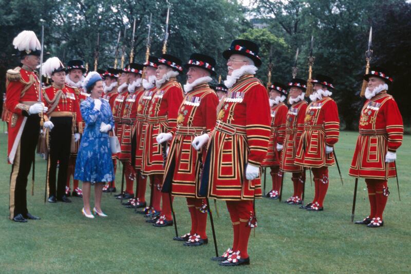 queen-elizabeth-ii-seventies-1_bx0ebx