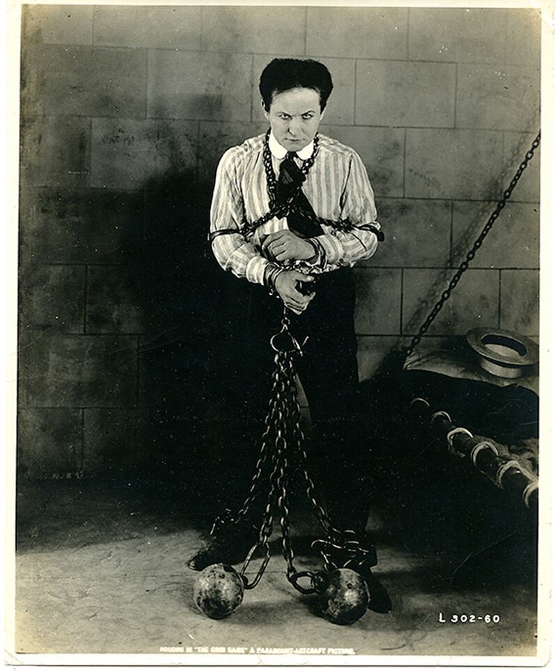 galleries/2014/08/22/harry-houdini-s-bag-of-tricks-on-the-auction-block-photos/140821-houdini-chains-lock-tease_huotr6