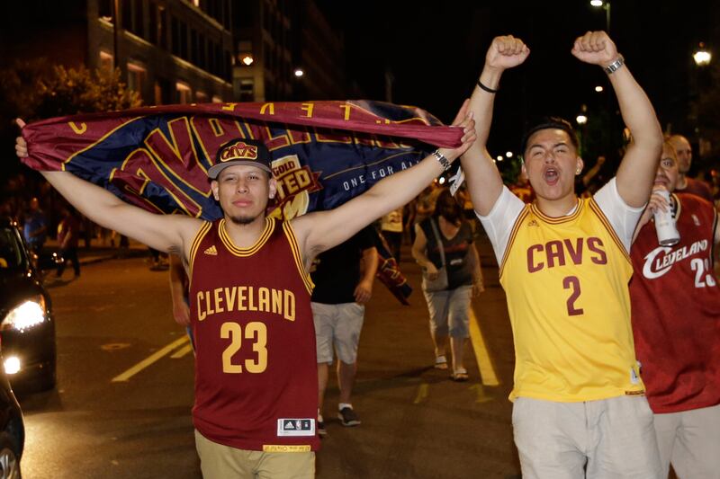 galleries/2016/06/20/cleveland-celebrates-cavaliers-win-photos/160620-clevland-reax5_qjtore