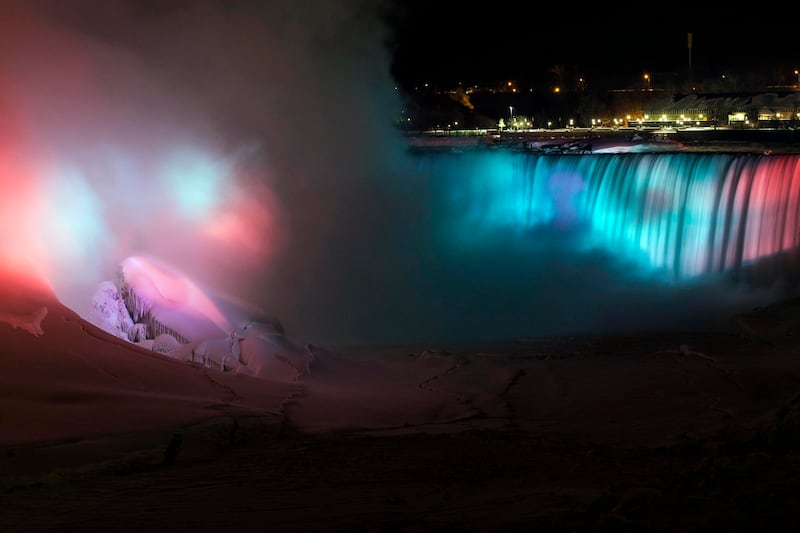 galleries/2014/03/04/niagara-falls-is-an-icy-frozen-wonderland/nigara-falls-gal-11_y2gylm