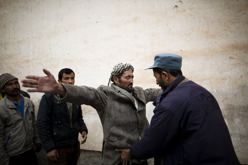 galleries/2014/04/03/afghanistan-prepares-for-presidential-election-photos/140403-afghanistan-election-8_lqpjuu