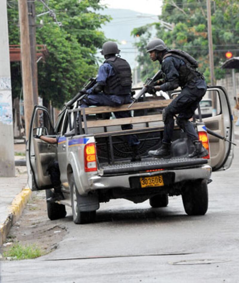 galleries/2010/05/26/jamaica-slum-standoff/jamaica-fighting-6_sctxxi