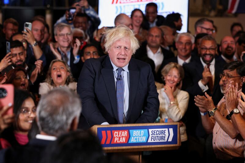 Former British Prime Minister Boris Johnson is applauded as he arrives to speak during a Conservative general election campaign event in London, Britain, July 2, 2024.