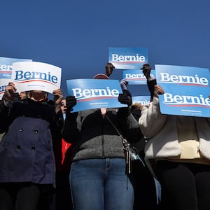 200408-bernie-supporters-tease_kzt77k