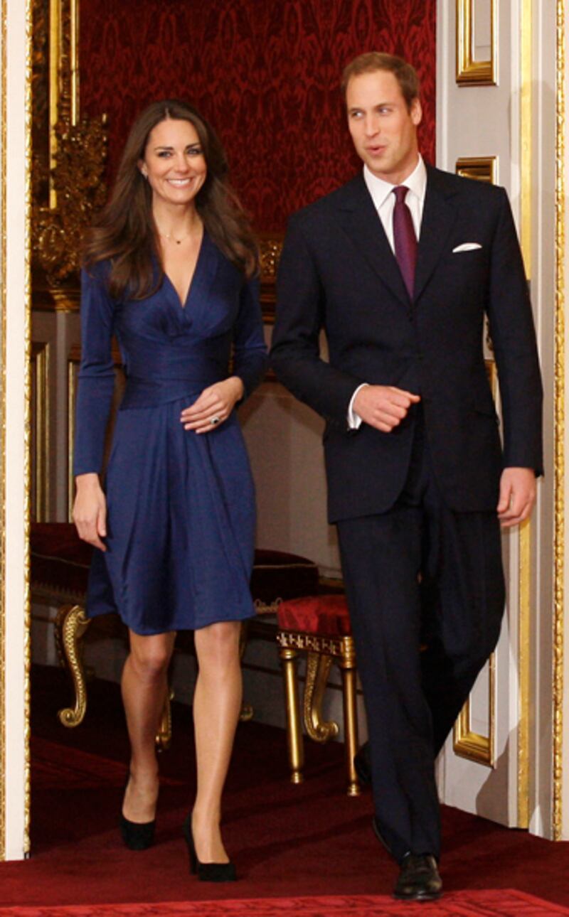 galleries/2011/08/01/kate-middleton-in-issa-dresses-photos/kate-middleton-issa-dress-engagement_pugmrz