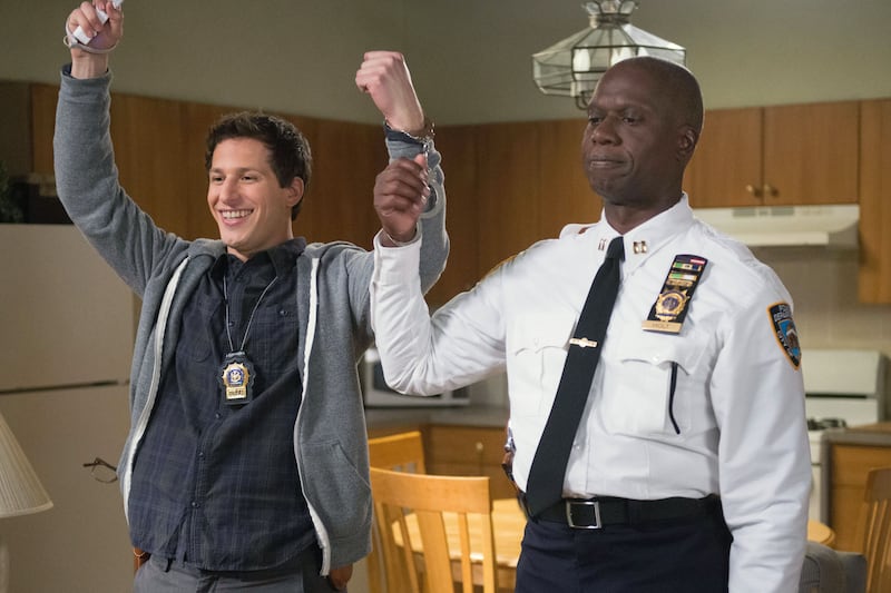 articles/2014/01/31/how-brooklyn-nine-nine-became-this-year-s-hottest-new-sitcom/140130-fallon-booklyn-tease_vggvfe