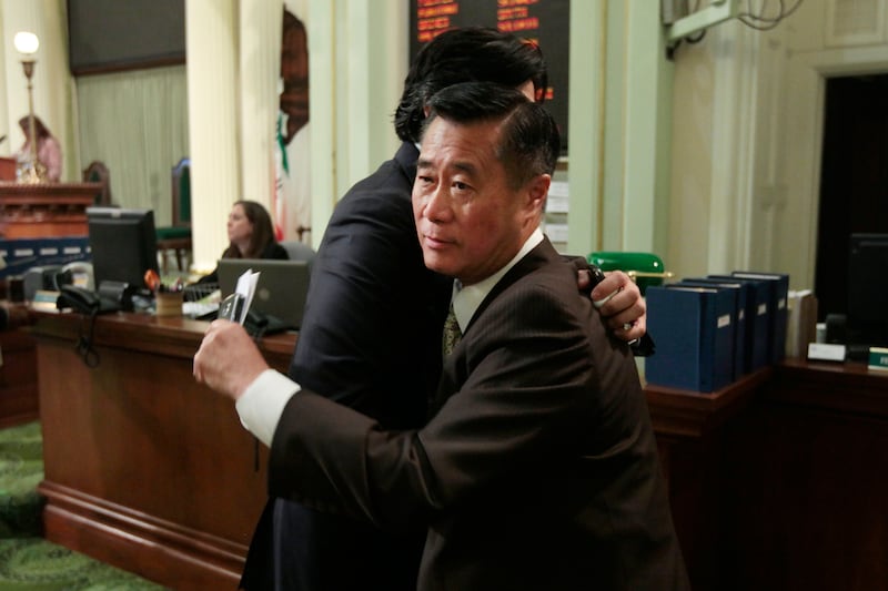 articles/2014/04/02/the-gun-running-senator-leland-yee/140331-freedlander-yee-tease_jl1ubw