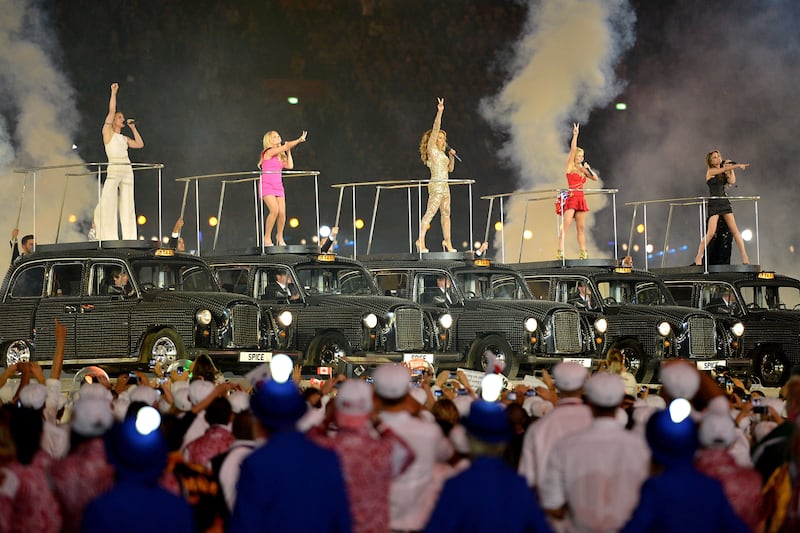 galleries/2012/07/30/best-photos-from-the-2012-london-olympics/spice-girls-cars-closing-ceremony_ke2r9c