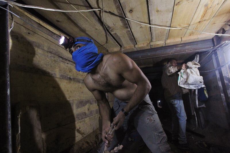 galleries/2014/07/18/gaza-underground-a-look-inside-palestinian-smuggling-tunnels-photos/140718-gaza-tunnels-9_qearem