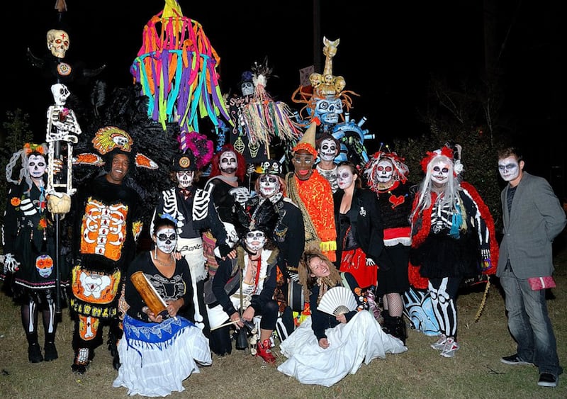 galleries/2014/11/01/day-of-the-dead-comes-to-new-orleans-photos/141031-skin-bones-04_bauqw7