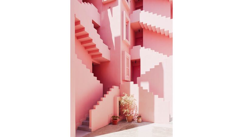 -Muralla_Roja_Calpe_Spain_Ricardo_Bofill_Taller_Arquitectura_008_owuo7y