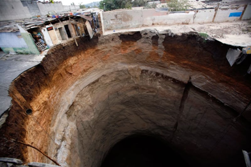 galleries/2010/06/01/sinkholes/sinkholes-5_sgyrby