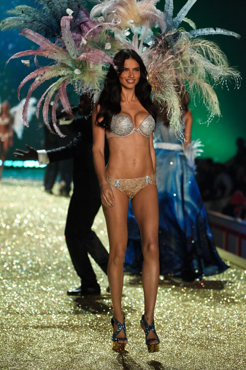 galleries/2013/12/09/adriana-lima-s-9-favorite-victoria-s-secret-fashion-show-looks-photos/adriana-lima-4_vastvx