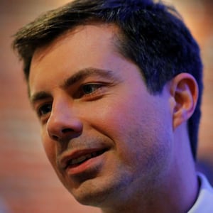 190311-pete-buttigieg-pence-cheat_cgwnrm