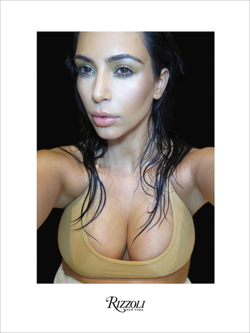 galleries/2015/05/08/kim-kardashian-s-selfie/150507-teeman-kimk-01_wpjyju