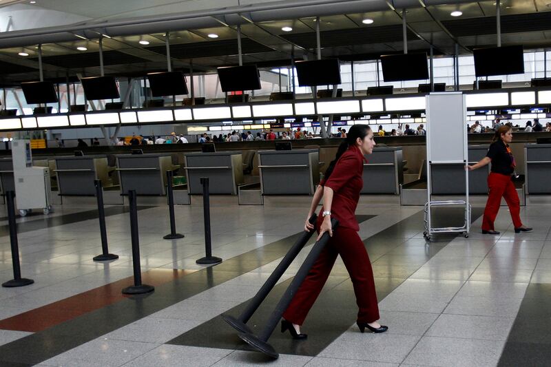 galleries/2011/08/26/hurricane-irene-photos/hurricane-irene-closing-airports-nyc-photos_rgwjn3