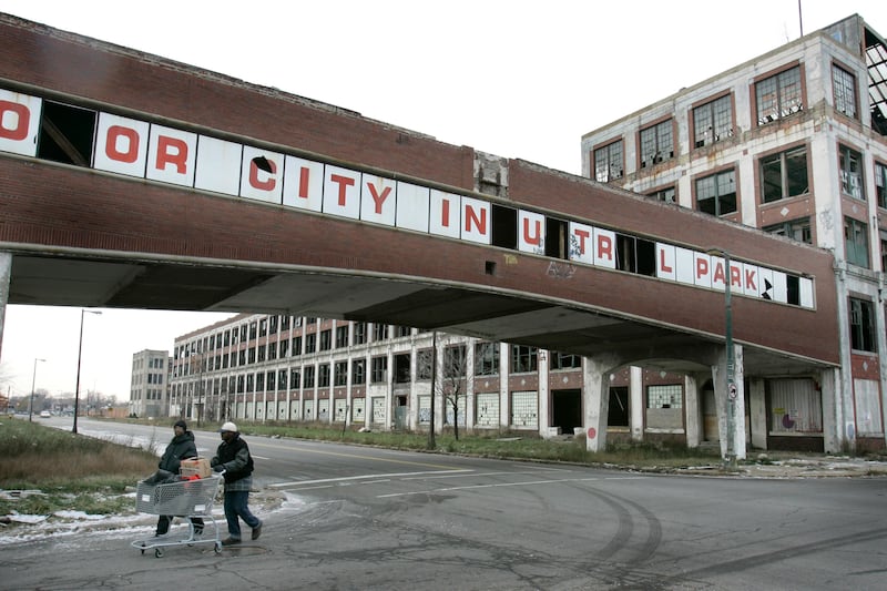 articles/2013/05/15/democracy-on-hold-as-david-bing-prepares-to-leave-detroit-s-city-hall/130514-Scott-Detroit-Collapse-tease_sxk320