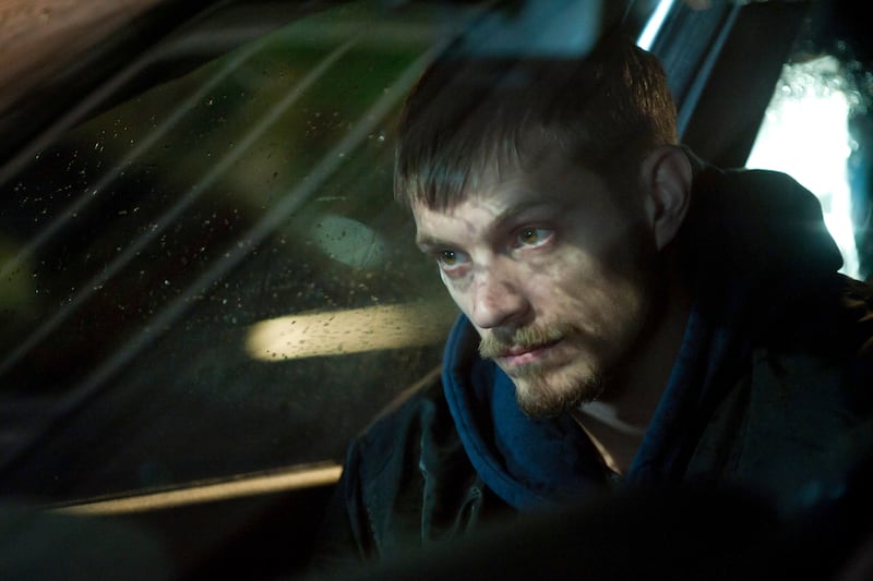 articles/2012/05/25/joel-kinnaman-the-killing-s-scene-stealer/joel-kinnaman-killing-romano_r8yv09