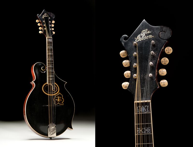 galleries/2014/04/01/a-collection-of-250-remarkable-acoustic-guitars-goes-on-the-auction-block-photos/acoustic-guitar-auction-213_hufywm