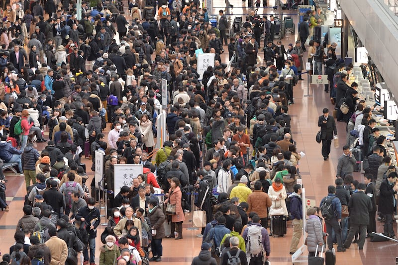 galleries/2014/02/18/snowstorm-cripples-japan-photos/140218-japan-snowstorm-7_p61wjy