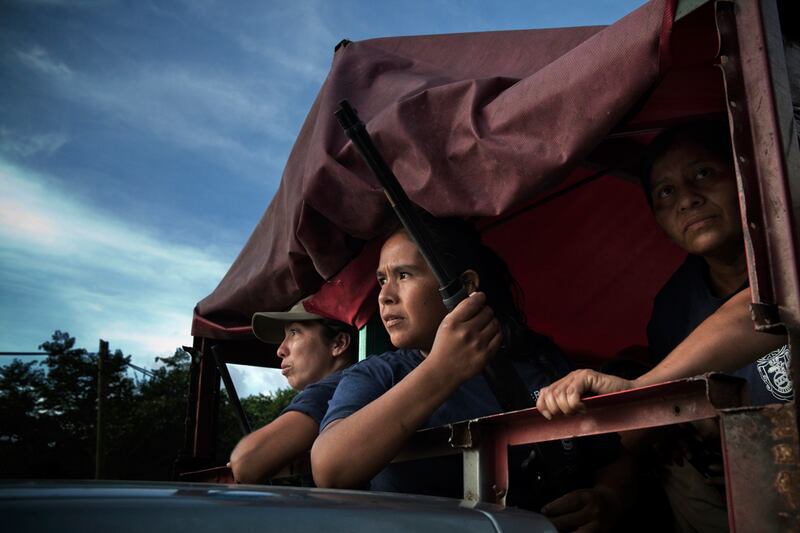 galleries/2013/10/03/mexico-s-all-female-vigilante-justice-squad-photos/131003-orlinsky-mexico23_v0giby