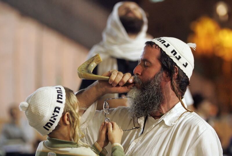 galleries/2012/09/17/it-s-shofar-season-jews-with-horns-photos/shofar-2012-17_cwd984