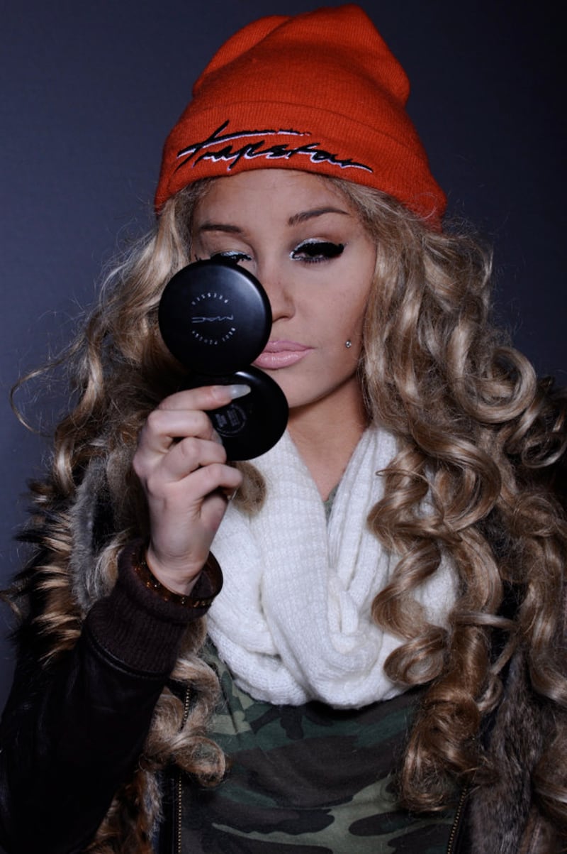 galleries/2013/07/09/amanda-bynes-hair-evolution/130709-amanda-bynes-hair-2013_07-twitpic_n3ibvx