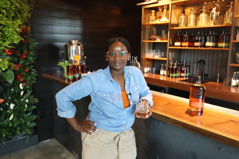 Whiskey_Blender_Eboni_Major_Raises_a_Glass_to_the_Opening_of_the_New_Bulleit_Distilling_Co._Visitor_Experience_copy_pstft4