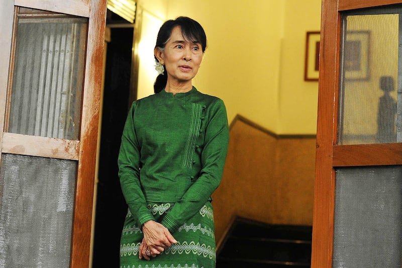 articles/2012/09/15/for-u-s-visit-aung-san-suu-kyi-confronts-burma-s-promise-and-perils/aung-san-suu-kyi-coming-to-america-popham_bpylvh