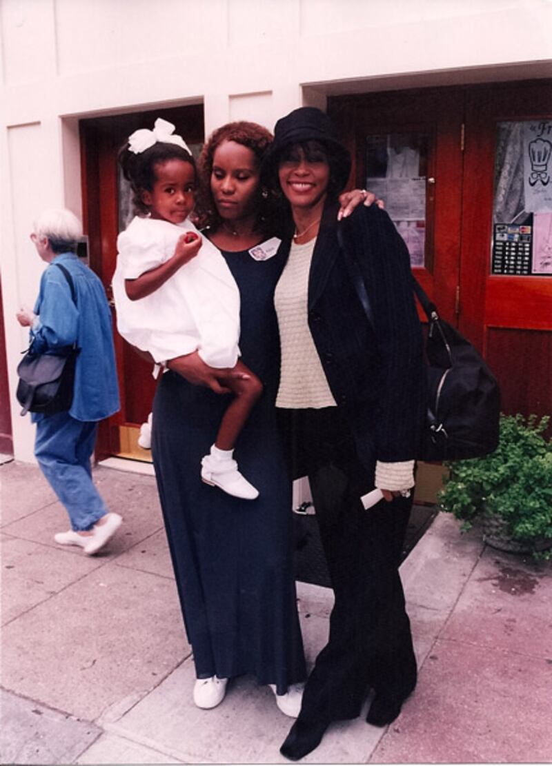 articles/2012/02/13/whitney-houston-s-protective-baby-girl-daughter-bobbi-kristina/whitney-samuels-1_jwpd57