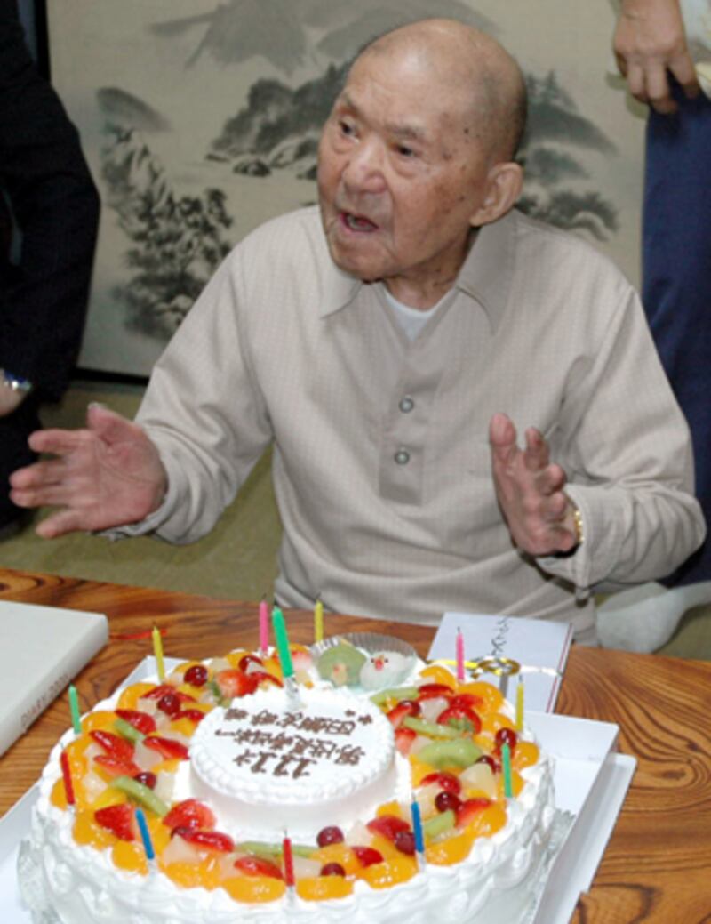 galleries/2011/04/18/supercentenarians/supercentenarians---tomoji-tanabe_mwekvk