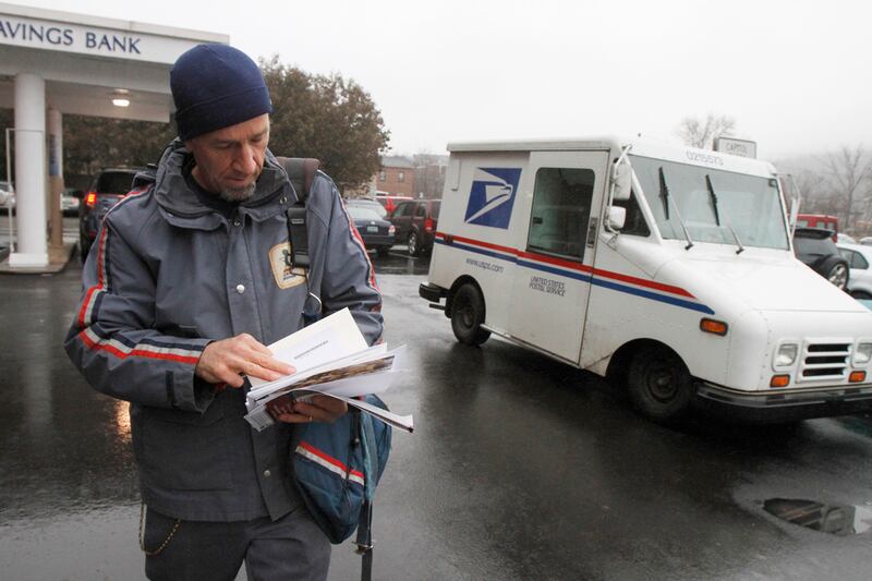 articles/2011/12/23/the-postal-service-is-fighting-for-its-life-and-should-be-saved/death-of-post-office-avlon_ujnruu