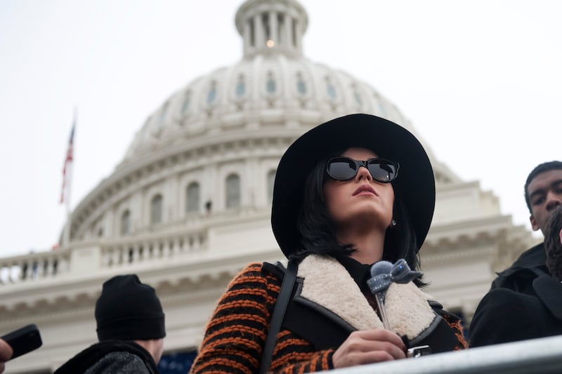 galleries/2013/01/21/president-obama-s-second-inauguration-photos/130121-katy-perry-inauguration_xg2p4c