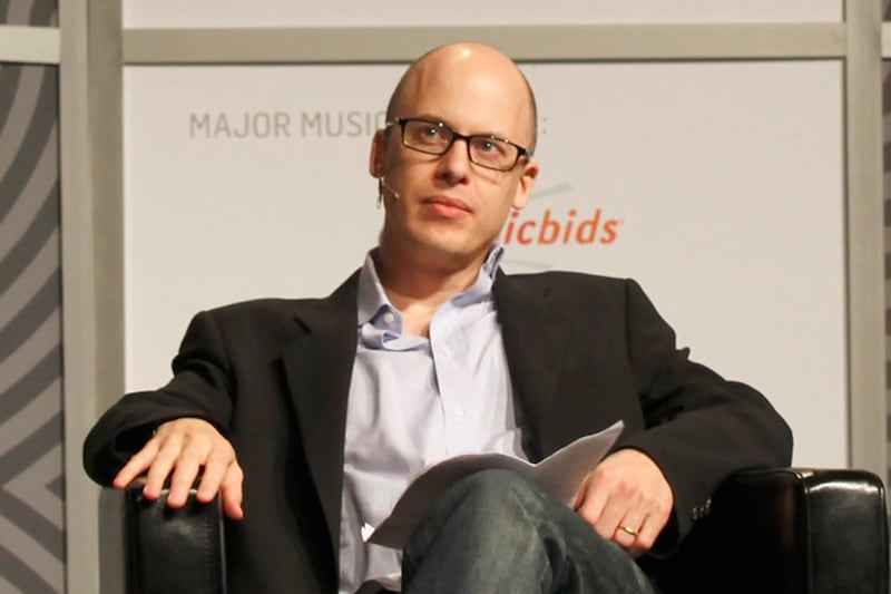 articles/2012/06/08/lev-grossman-s-weird-phobia-how-i-write-interview/lev-grossman-charney-tease_sajbqv