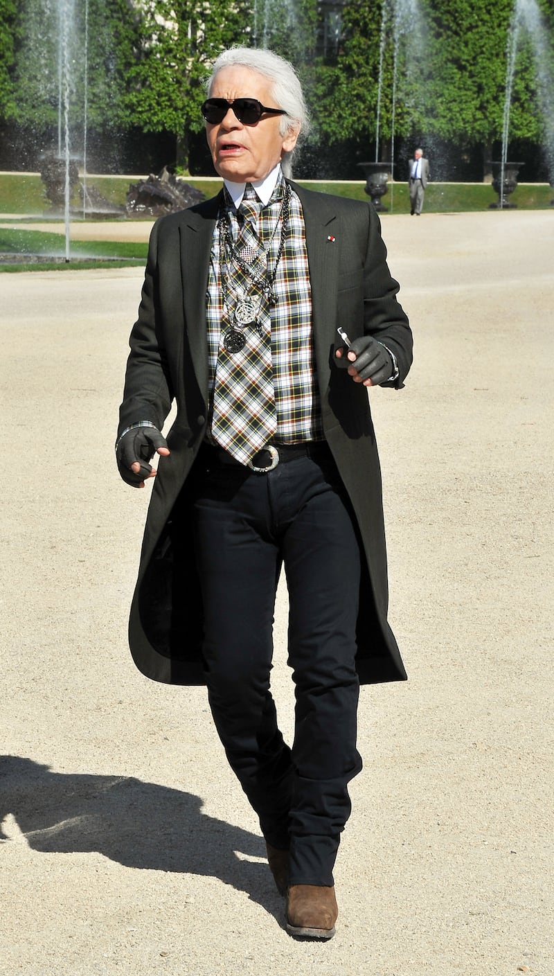 galleries/2013/09/10/a-look-back-at-karl-lagerfeld-photos/130806-karl-lagerfeld-16_edm62h