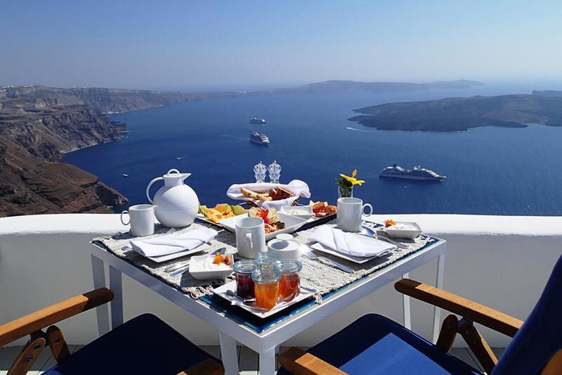 articles/2014/06/10/book-a-room-for-two-in-a-santorini-cave/140609-ede-santorini-embed2_tlpxx0